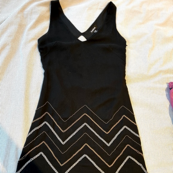 Open back dress gold and silver embroidery - Picture 6 of 6